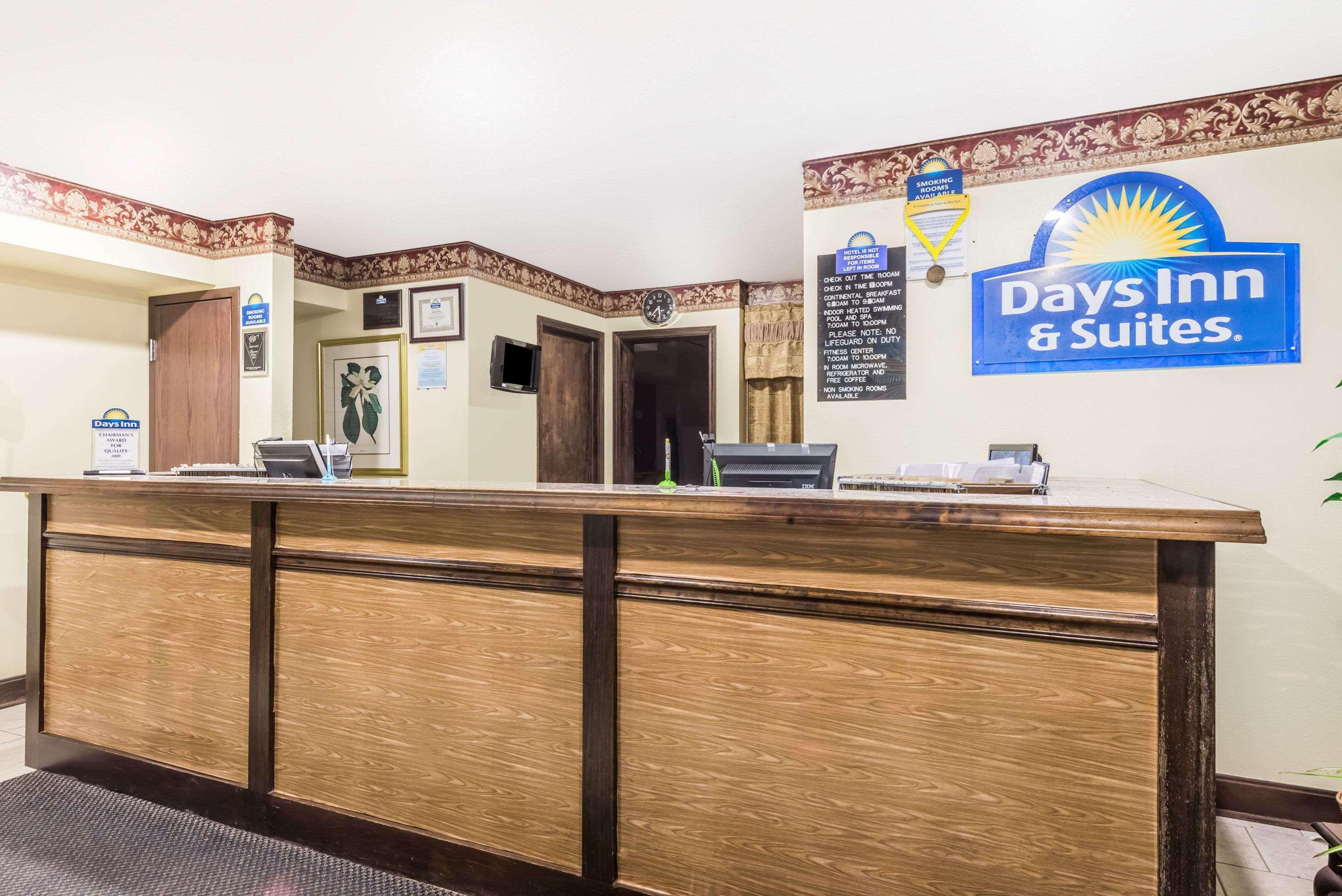 Days Inn & Suites By Wyndham Youngstown / Girard Ohio Exteriér fotografie